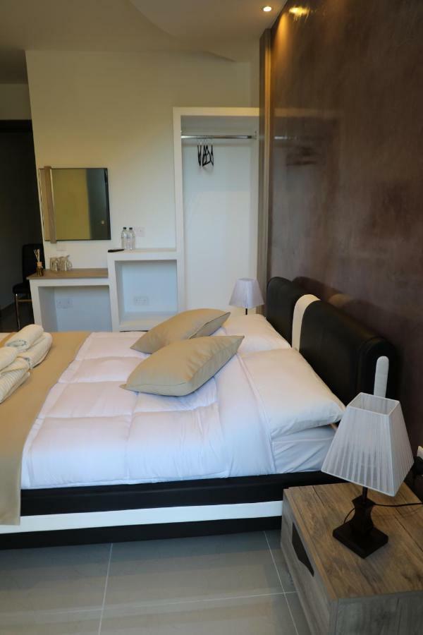 The Pearl Luxury 3*
